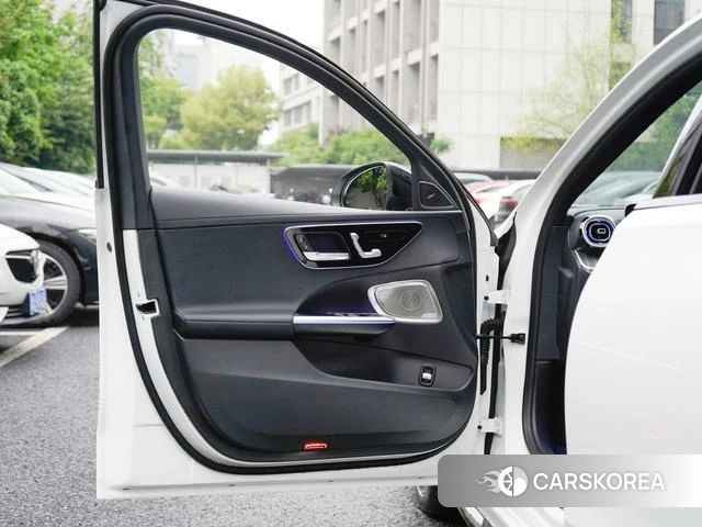 Mercedes-Benz Class C 2024 Белый из Китая, фото 2