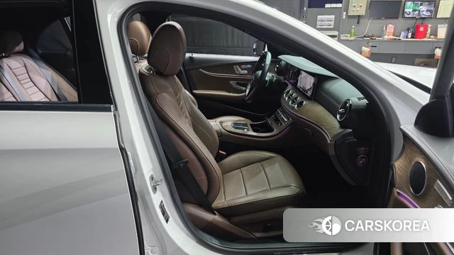 Mercedes-Benz E-Class W213 2021 Белый из Кореи, фото 2