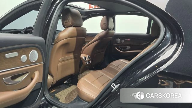 Mercedes-Benz E-Class W213 2021 Черный из Кореи, фото 2