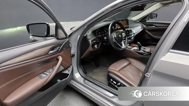 BMW 5 Series (G30) 2020 Серый из Кореи, фото 2