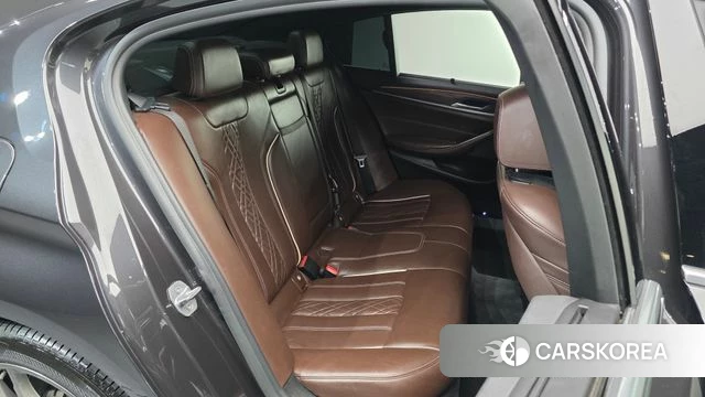 BMW 5 Series (G30) 2018 Серый из Кореи, фото 2