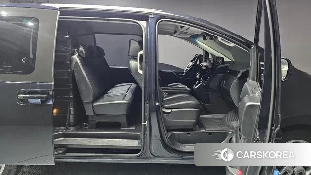 Hyundai Staria 2022 Черный из Кореи, фото 2