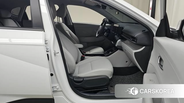 Hyundai Kona (SX2) 2024 Белый из Кореи, фото 2