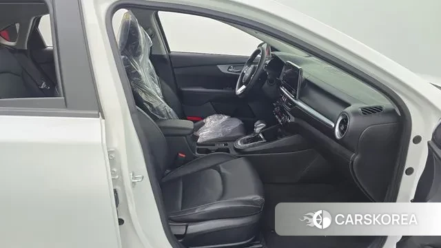 Kia The New K3 2nd generation 2021 Белый из Кореи, фото 2