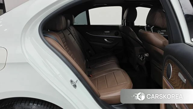 Mercedes-Benz E-Class W213 2022 Белый из Кореи, фото 2