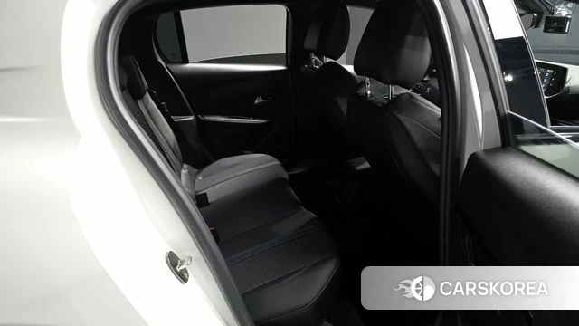 Peugeot e-208 second Generation 2021 Белый из Кореи, фото 2