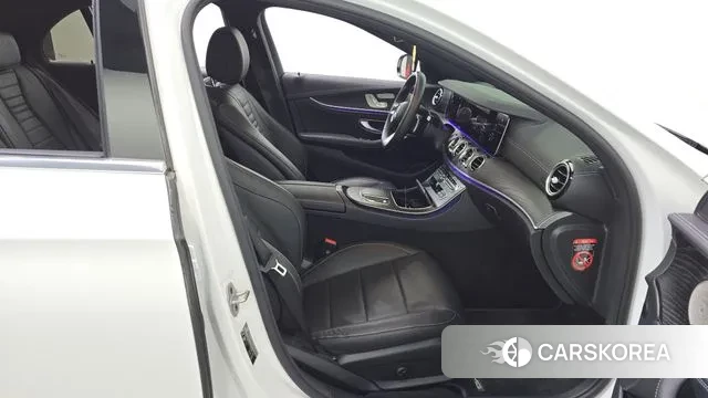 Mercedes-Benz E-Class W213 2023 Белый из Кореи, фото 2