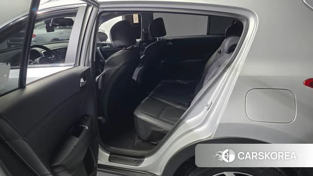 Kia Sportage The Bold 2021 Серебряный из Кореи, фото 2