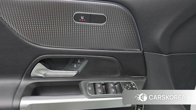 Mercedes-Benz GLB-Class X247 2022 Белый из Кореи, фото 2