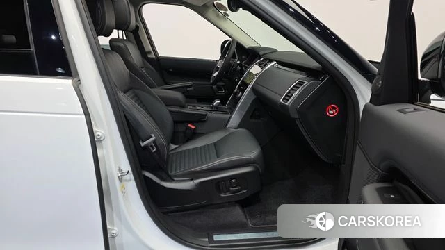 Land Rover Discovery 5 2024 Белый из Кореи, фото 2