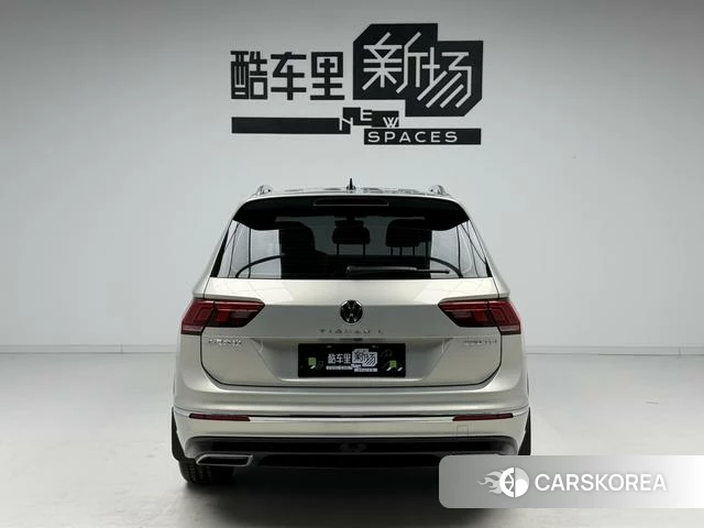 Volkswagen Tiguan L 2021 Серебристо-серый из Китая, фото 2