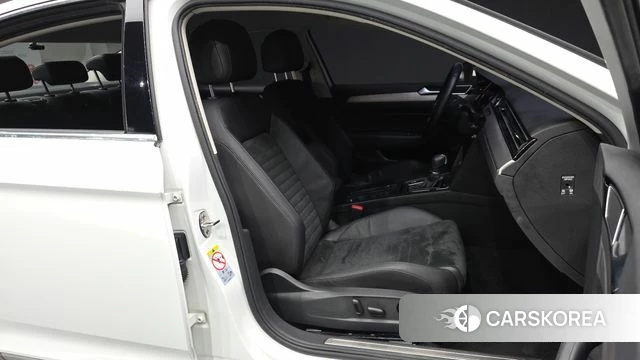 Volkswagen Passat GT (B8) 2018 Белый из Кореи, фото 2