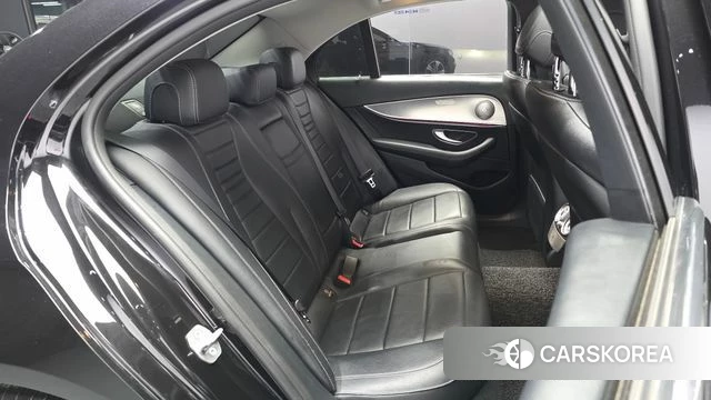 Mercedes-Benz E-Class W213 2018 Черный из Кореи, фото 2