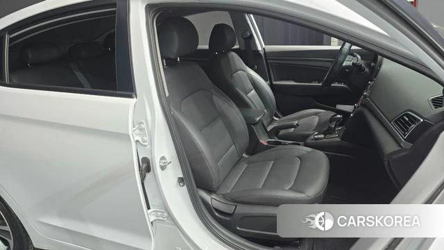 Hyundai Avante AD 2018 Белый из Кореи, фото 2