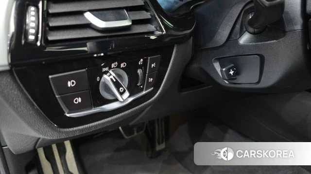 BMW 5 Series (G30) 2018 Серый из Кореи, фото 2