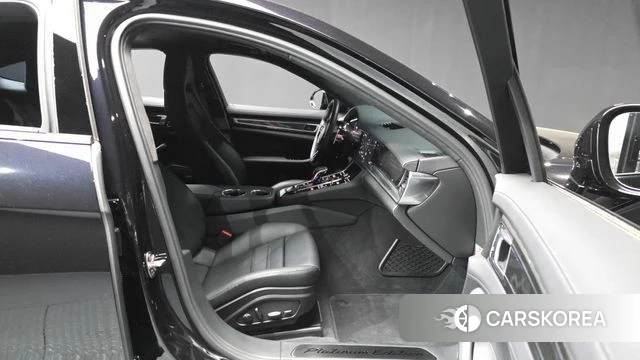 Porsche Panamera (971) 2023 Черный из Кореи, фото 2