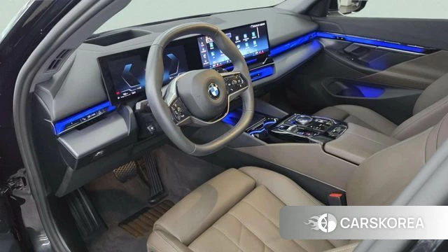 BMW 5 Series (G60) 2025 Черный из Кореи, фото 2