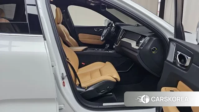 Volvo XC60 second Generation 2019 Белый из Кореи, фото 2
