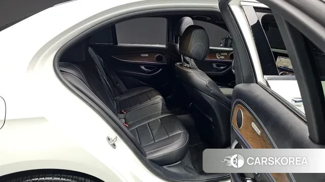 Mercedes-Benz E-Class W213 2021 Белый из Кореи, фото 2