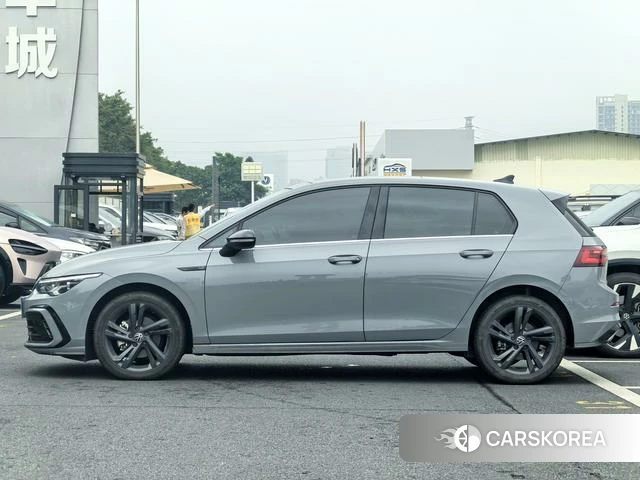 Volkswagen Golf 2023 Серебристо-серый из Китая, фото 2