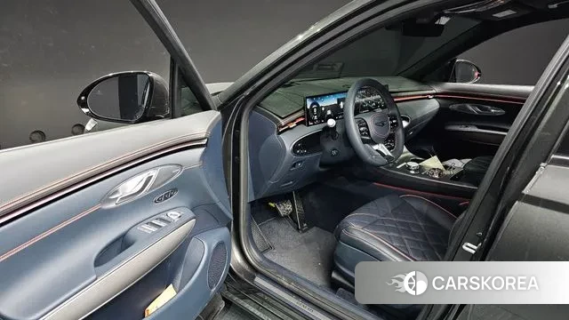 Genesis GV70 2024 Серый из Кореи, фото 2