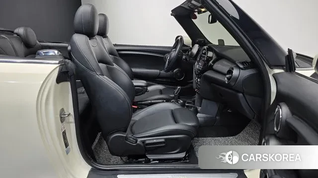 Mini Cooper Convertible 2021 Жемчужный цвет из Кореи, фото 2