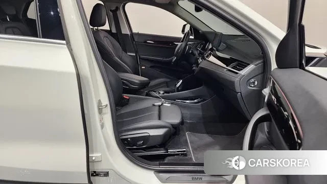 BMW X2 (F39) 2022 Белый из Кореи, фото 2