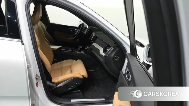 Volvo XC60 second Generation 2019 Белый из Кореи, фото 2