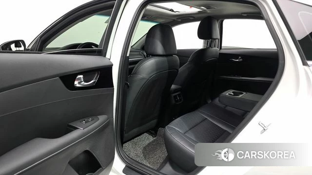 Kia The New K3 2nd generation 2022 Белый из Кореи, фото 2