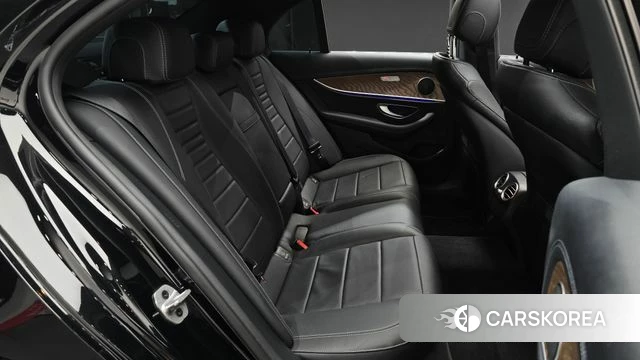 Mercedes-Benz E-Class W213 2021 Черный из Кореи, фото 2