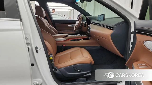 Genesis GV70 2023 Белый из Кореи, фото 2