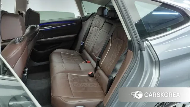 BMW 6 Series GT (G32) 2023 Серебристо-серый из Кореи, фото 2