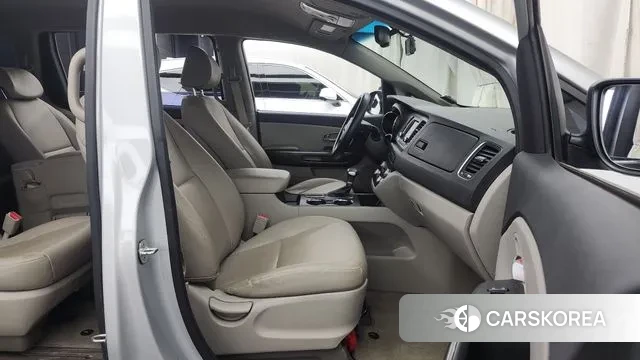 Kia The New Carnival 2019 Серебряный из Кореи, фото 2