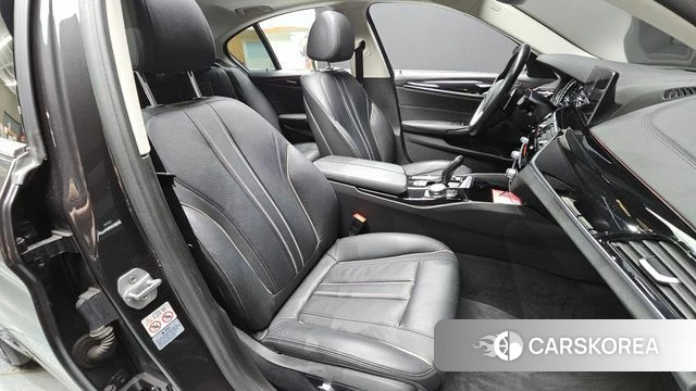 BMW 5 Series (G30) 2018 Серый из Кореи, фото 2