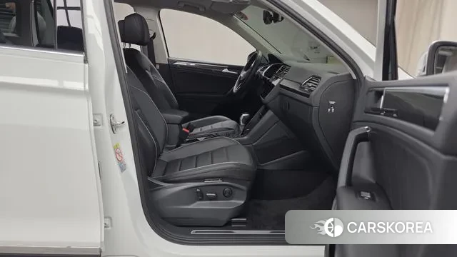 Volkswagen Tiguan second Generation 2023 Белый из Кореи, фото 2