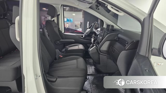 Hyundai Staria 2022 Белый из Кореи, фото 2