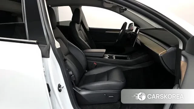 Tesla Model Y 2023 Белый из Кореи, фото 2