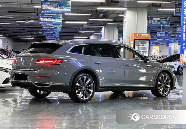 Volkswagen CC 2024 Темно-серый из Китая, фото 2