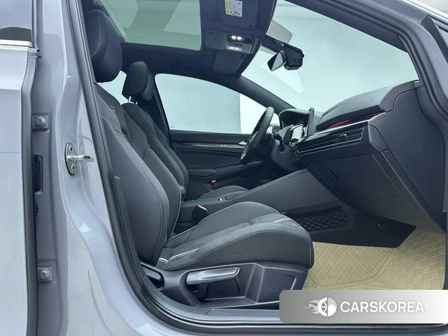 Volkswagen Golf 2023 Темно-серый из Китая, фото 2