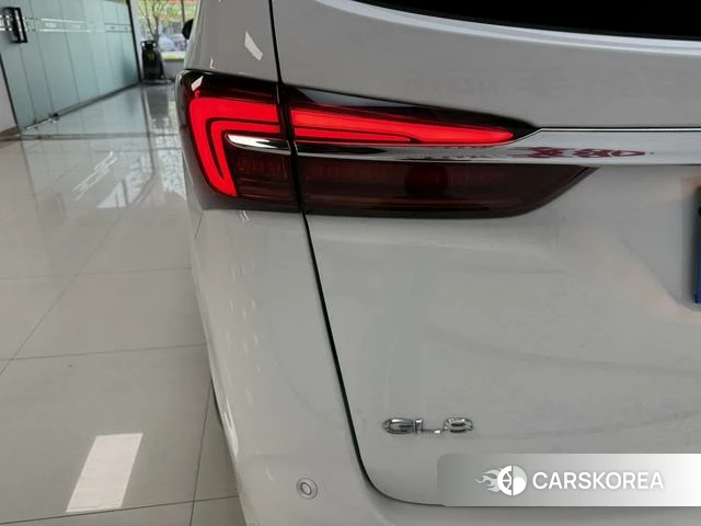 Buick GL8 2023 Белый из Китая, фото 2