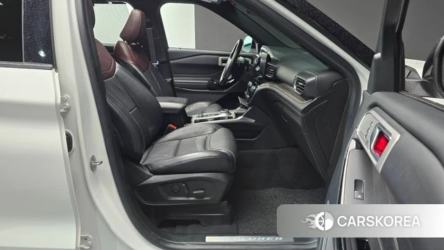 Ford Explorer 6th Generation 2021 Белый из Кореи, фото 2