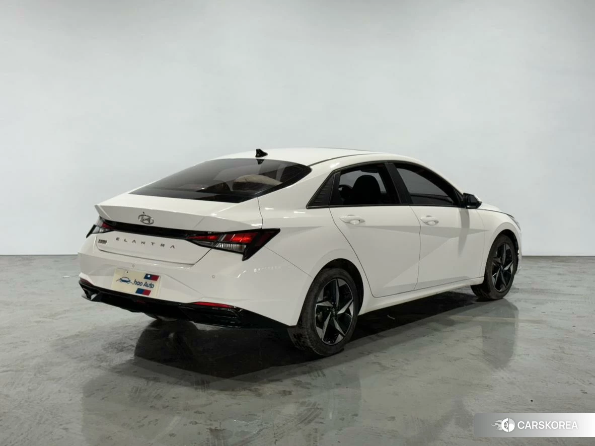 Hyundai Elantra 2022 Белый из Китая, фото 2
