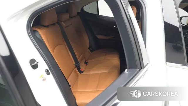 Lexus UX250h 2019 Белый из Кореи, фото 2