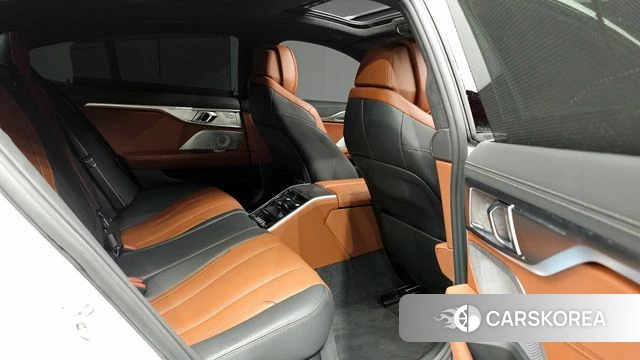 BMW 8 Series (G15) 2025 Белый из Кореи, фото 2