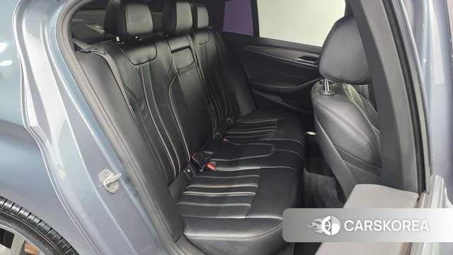 BMW 5 Series (G30) 2018 Светло-серебряный цвет из Кореи, фото 2