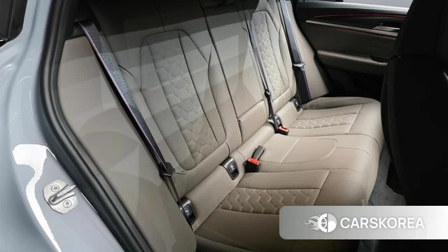 BMW X4M (G02) 2024 Светло-серебряный цвет из Кореи, фото 2