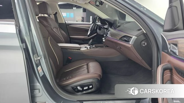 BMW 5 Series (G30) 2019 Серый из Кореи, фото 2