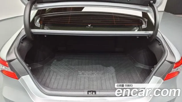 Toyota Camry (XV70) 2018 Серебряный из Кореи, фото 2