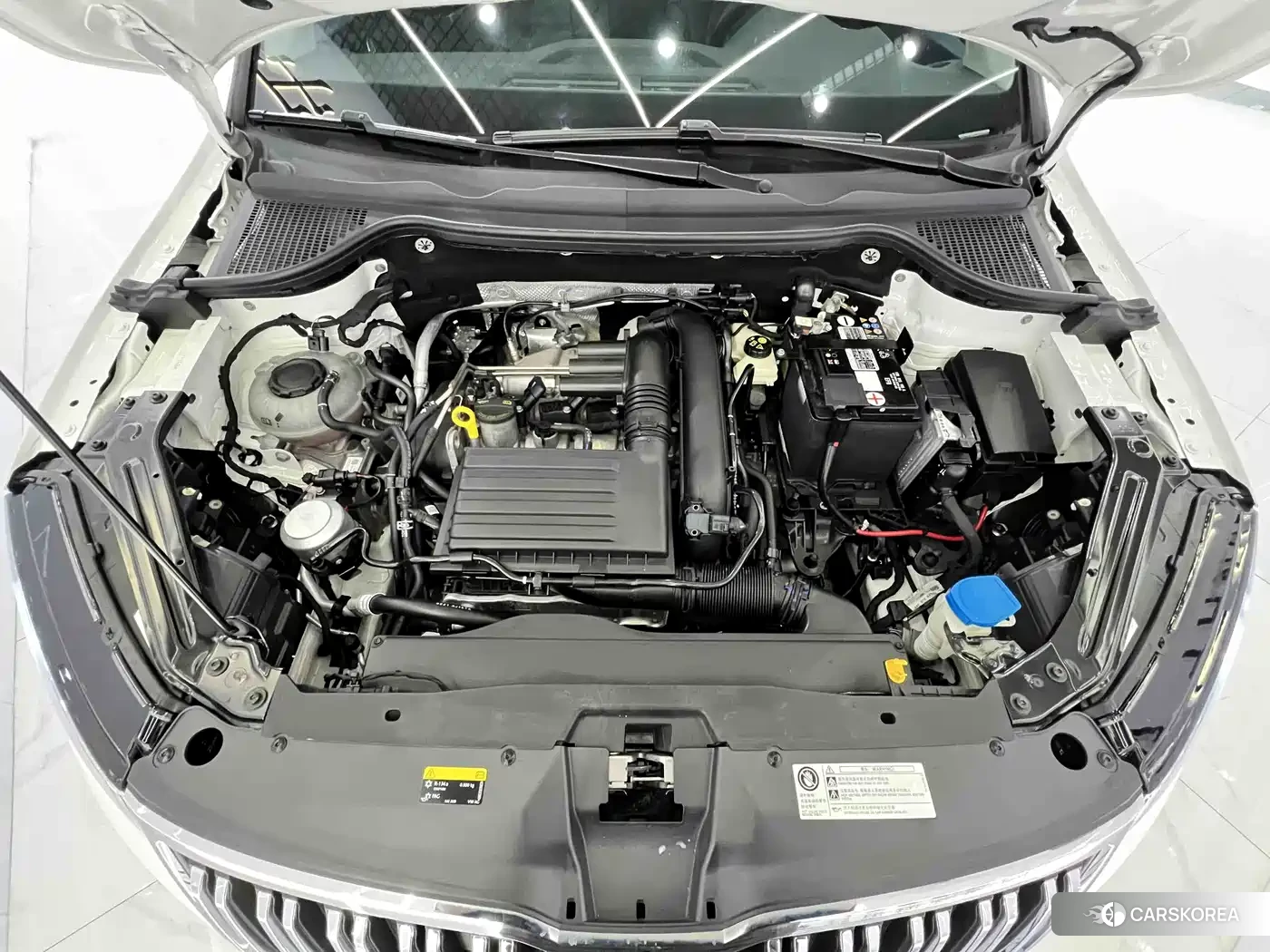 Skoda Krok 2022 Белый из Китая, фото 2