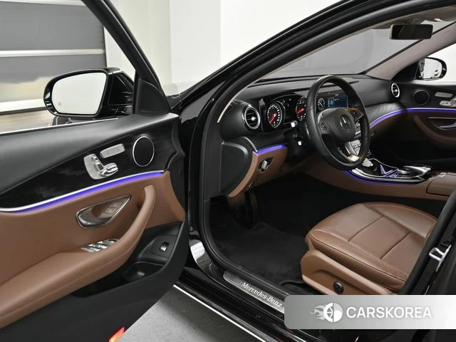 Mercedes-Benz E-Class W213 2018 Черный из Кореи, фото 2